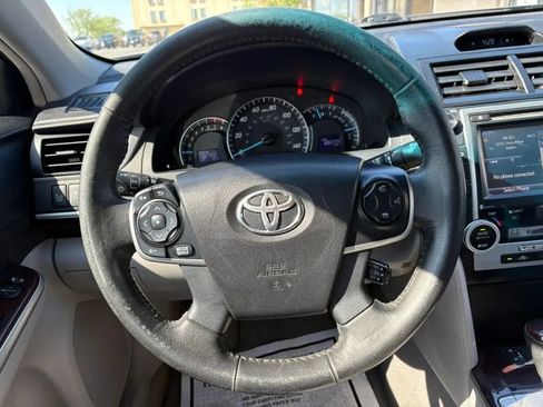 Used 2014 Toyota Camry XLE w/ Leather Package FWD image 13