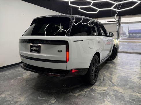 Used 2023 Land Rover Range Rover SE image 3