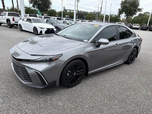 Used 2025 Toyota Camry SE w/ Convenience Package FWD image 5