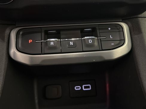 Used 2023 GMC Acadia SLE w/ Driver Convenience Package FWD image 26