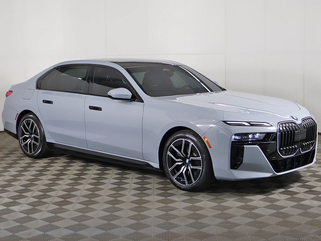 Used 2025 BMW i7 xDrive60 w/ Premium Package AWD/4WD image 2