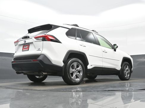 Used 2022 Toyota RAV4 LE AWD/4WD image 30