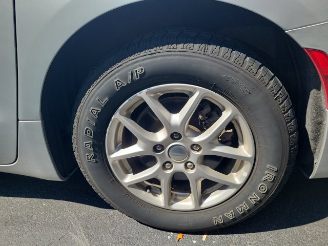 Used 2024 Chrysler Pacifica Touring-L FWD image 5