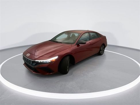 Used 2025 Hyundai Elantra Sport image 8