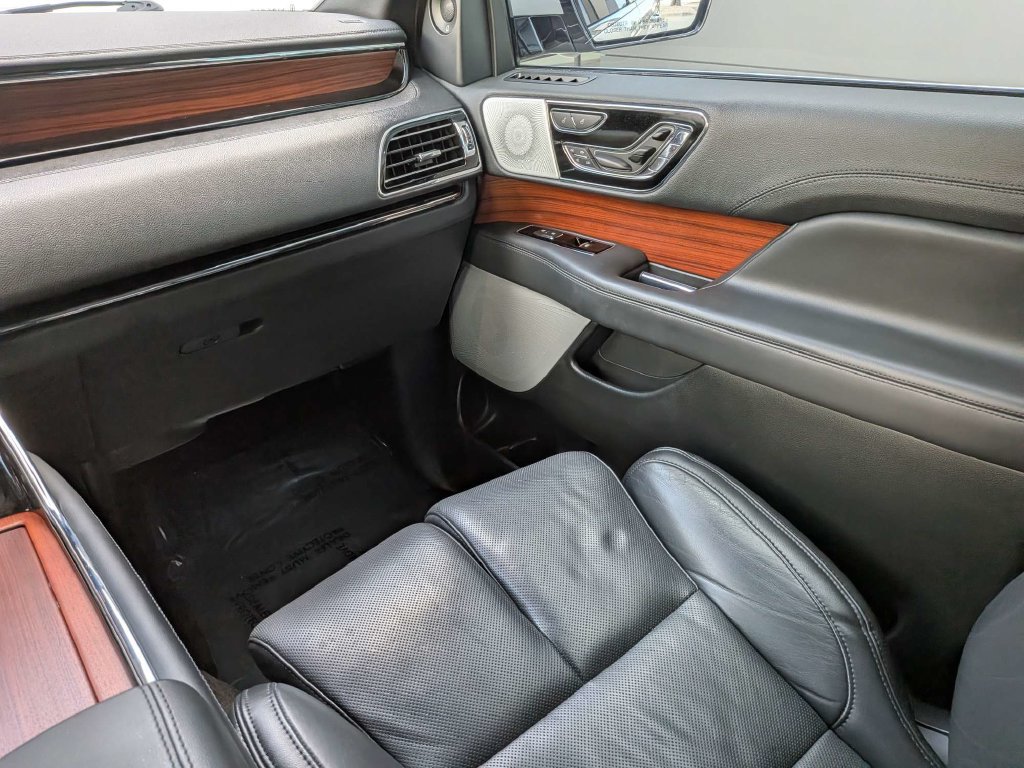 Certified 2024 Lincoln Navigator Reserve AWD/4WD image 19