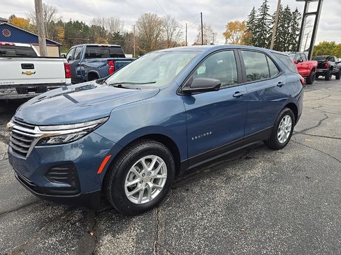 Used 2024 Chevrolet Equinox LS image 2