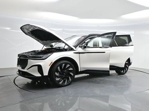 Used 2025 Lincoln Nautilus Reserve w/ Jet Appearance Package image 35