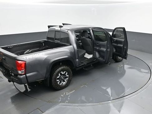 Used 2016 Toyota Tacoma TRD Off-Road w/ Premium & Technology Package AWD/4WD image 25