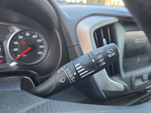 Used 2024 GMC Terrain SLE image 24