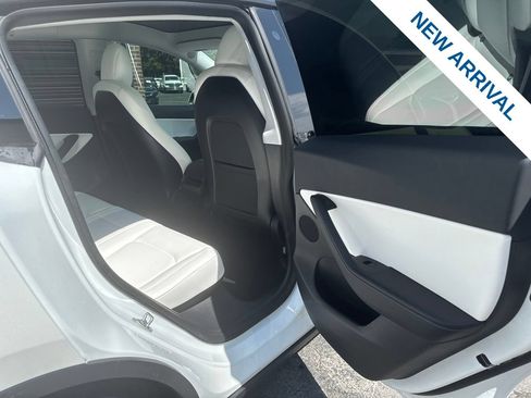 Used 2022 Tesla Model Y Long Range AWD/4WD image 11