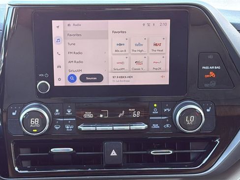 Certified 2023 Toyota Highlander XLE image 23