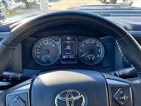 Used 2019 Toyota Tacoma TRD Sport image 26