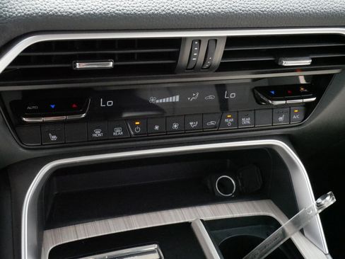 Used 2024 MAZDA CX-90 Plug-In Hybrid w/ Preferred AWD/4WD image 23