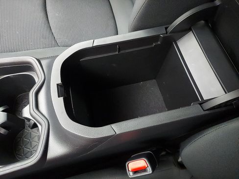 Used 2019 Toyota RAV4 LE w/ Carpet Mat Package FWD image 12