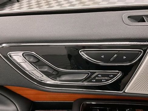 Used 2018 Lincoln Navigator Reserve w/ Technology Package image 40