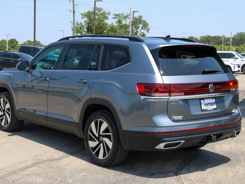 Used 2025 Volkswagen Atlas SE FWD image 3