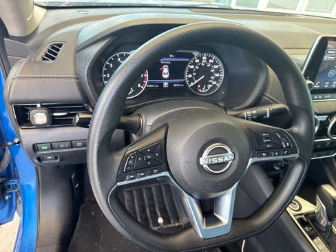 Used 2024 Nissan Sentra SV FWD image 2