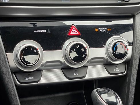 Used 2019 Hyundai Elantra SE w/ Cargo Package image 31