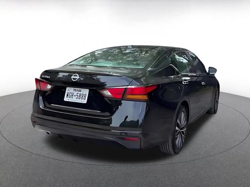 Used 2025 Nissan Altima 2.5 SV FWD image 12