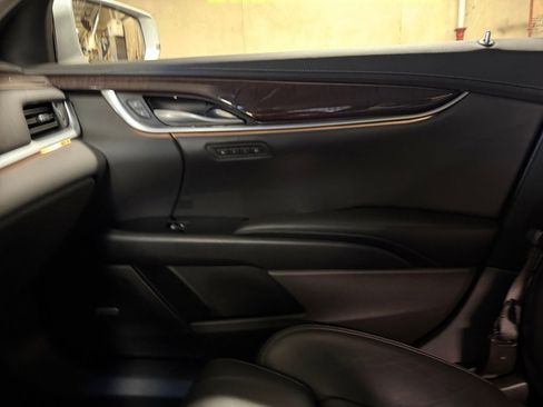 Used 2014 Cadillac XTS Luxury image 31