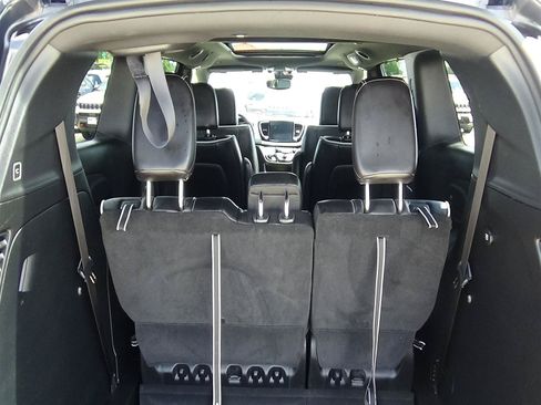 Used 2026 Chrysler Pacifica Limited FWD image 12