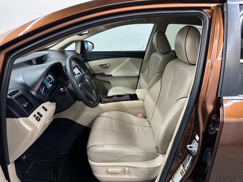 Used 2013 Toyota Venza XLE image 9
