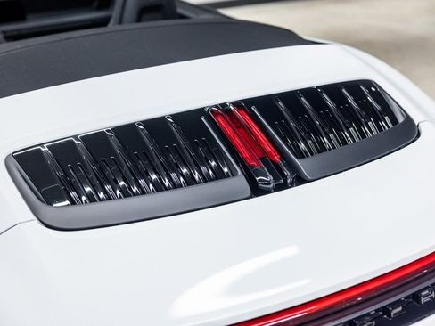 Used 2025 Porsche 911 Carrera image 19