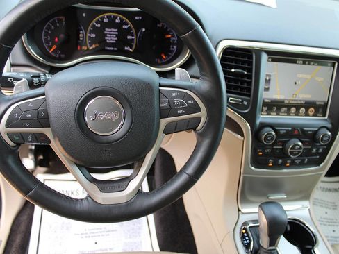 Used 2017 Jeep Grand Cherokee Limited image 19