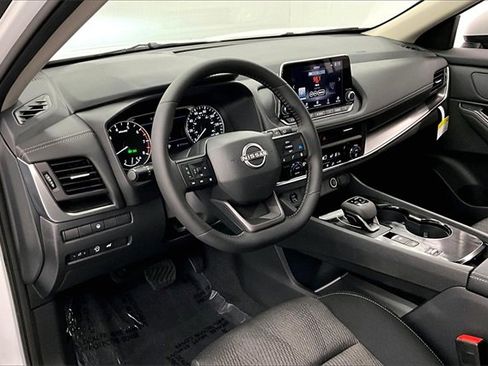 New 2025 Nissan Rogue SV image 6