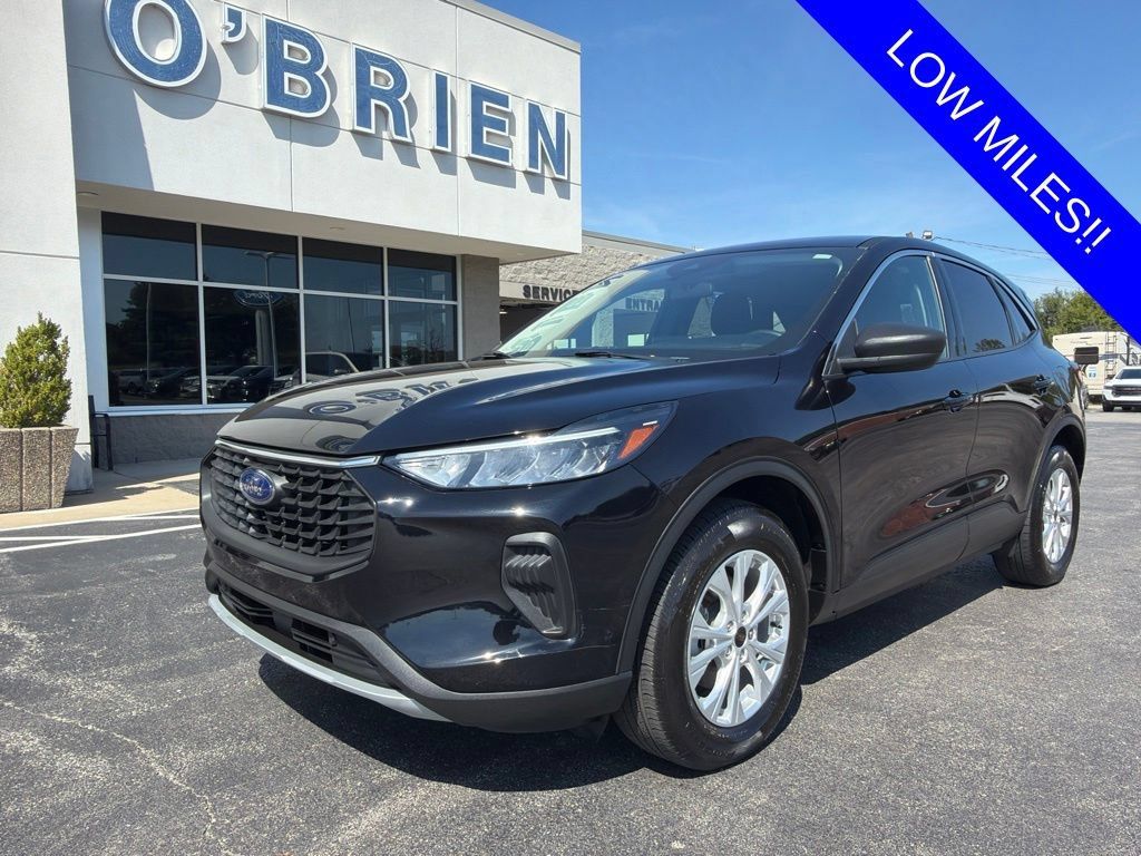 Used 2023 Ford Escape Active AWD/4WD image 1