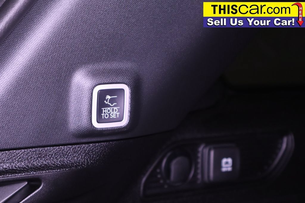 Used 2025 Jeep Grand Cherokee Laredo RWD image 34