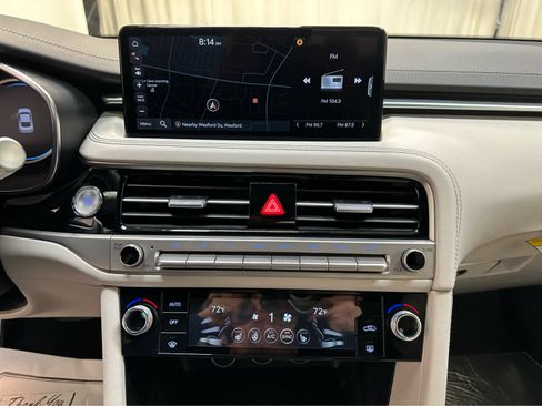 New 2025 Genesis G70 2.5T image 15