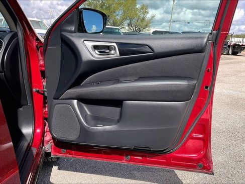Used 2017 Nissan Pathfinder SV FWD image 29