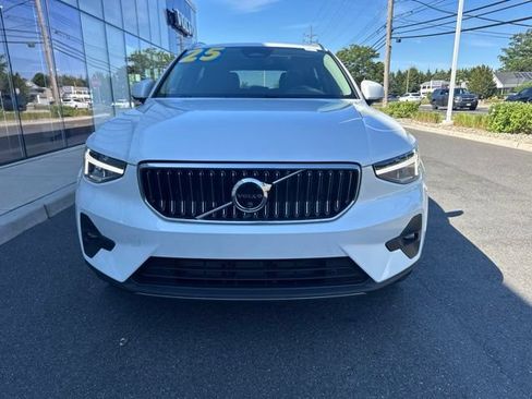 Certified 2025 Volvo XC40 B5 Plus AWD/4WD image 7