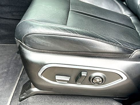 Used 2023 Jeep Wagoneer 4WD w/ Convenience Group I image 15