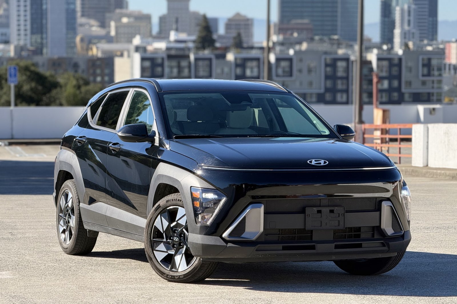 Used 2024 Hyundai Kona SEL FWD image 2