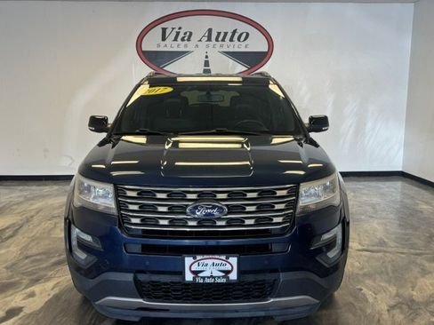 Used 2017 Ford Explorer XLT w/ Equipment Group 202A AWD/4WD image 5