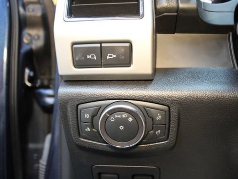 Used 2019 Ford F150 Lariat w/ Equipment Group 502A Luxury AWD/4WD image 20
