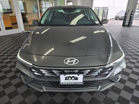 New 2026 Hyundai Elantra Limited FWD image 8