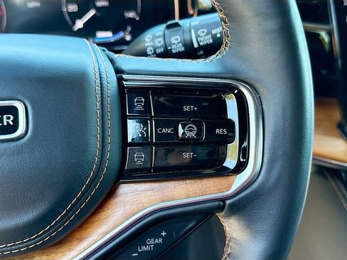 Used 2024 Jeep Grand Wagoneer L Series III image 40