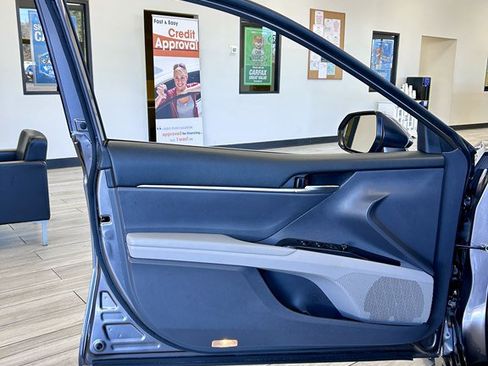 Used 2019 Toyota Camry L image 15