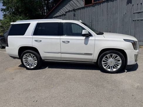 Used 2019 Cadillac Escalade Platinum AWD/4WD image 4
