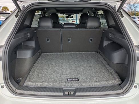 New 2026 Volkswagen Tiguan SE R-Line AWD/4WD image 13