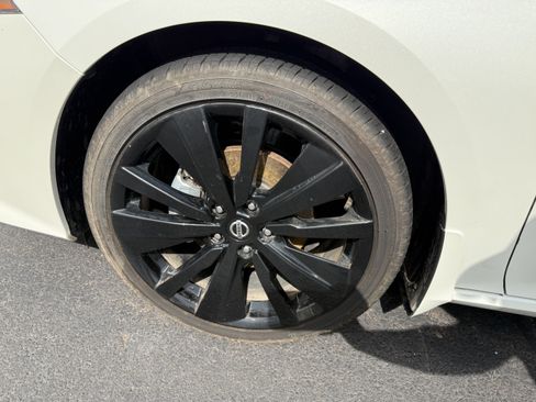 Used 2022 Nissan Altima 2.5 SR w/ Midnight Edition Package FWD image 5