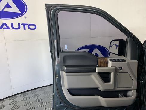 Used 2018 Ford F150 Lariat image 14