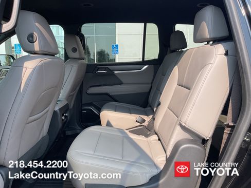 Used 2024 GMC Acadia Elevation AWD/4WD image 22