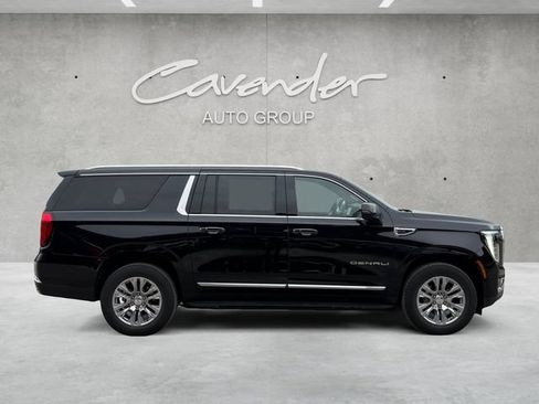 Used 2025 GMC Yukon XL Denali AWD/4WD image 17