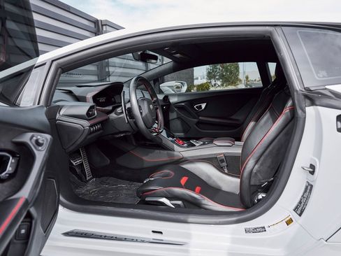 Used 2020 Lamborghini Huracan EVO image 31