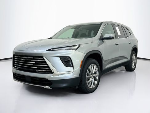 Used 2025 Buick Enclave Preferred AWD/4WD image 3