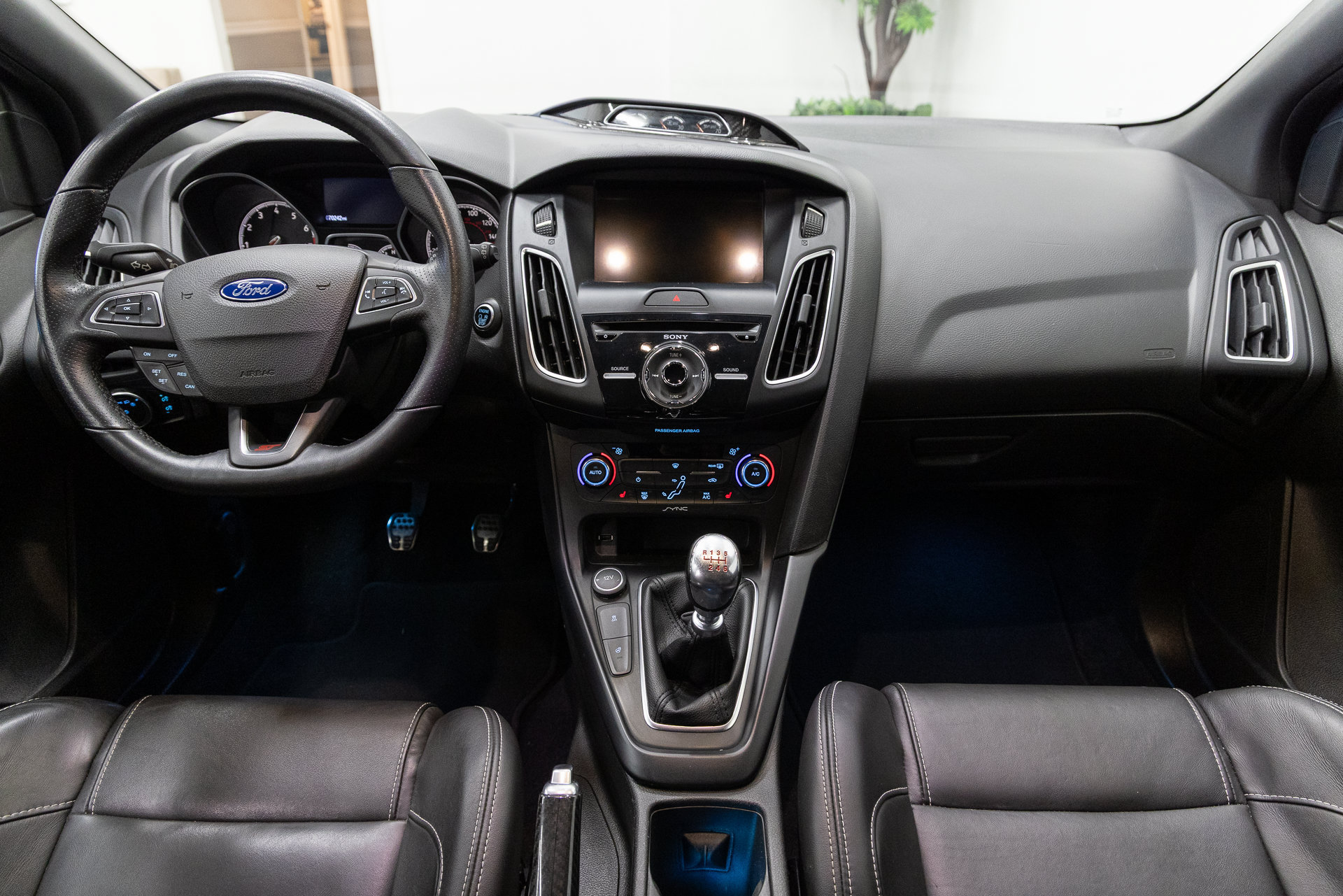 Used 2016 Ford Focus ST w/ Equipment Group 402A FWD image 5